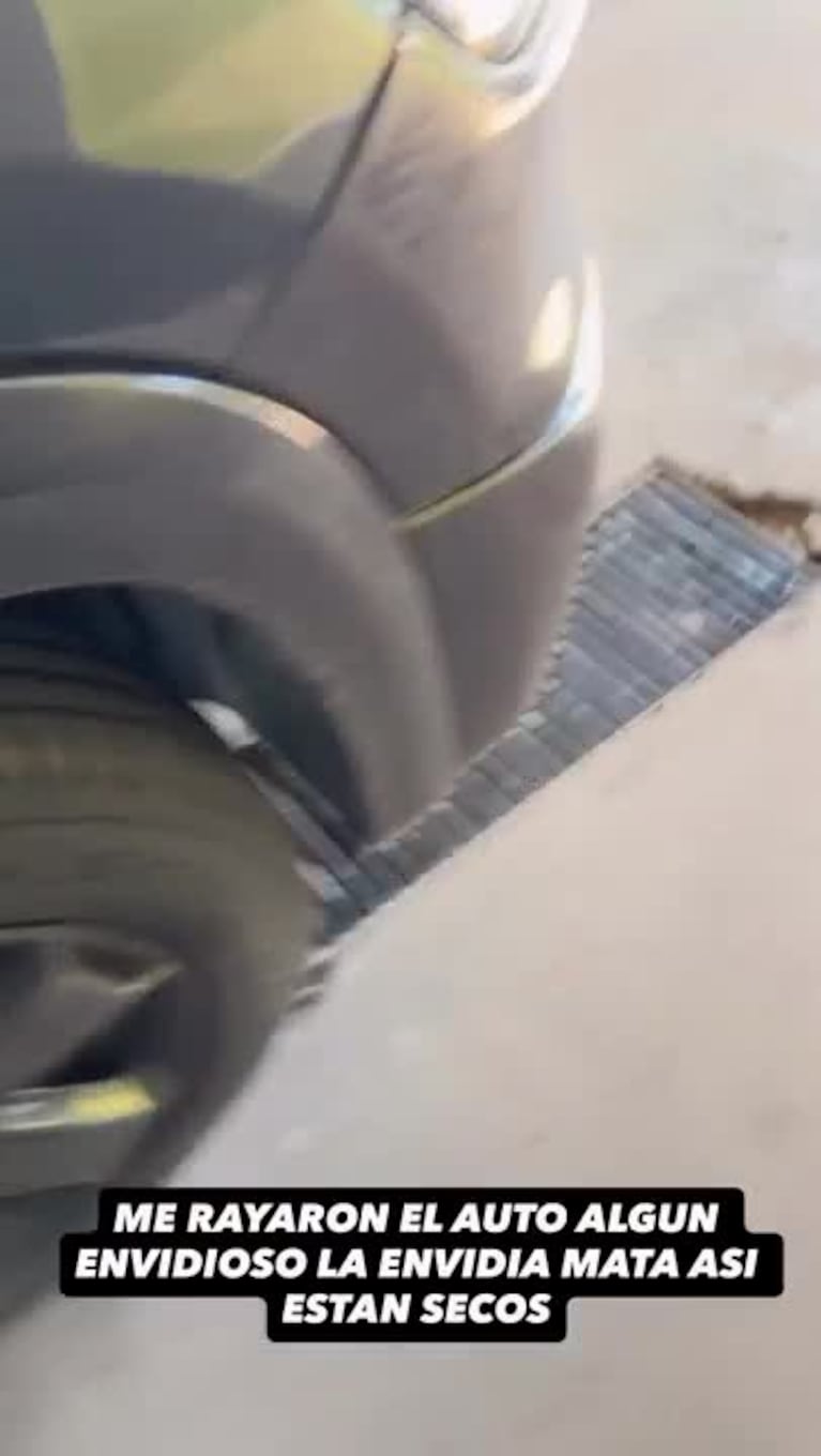 Alex Caniggia le rayaron el auto y explotó en redes: “Los barats, la envidia mata”