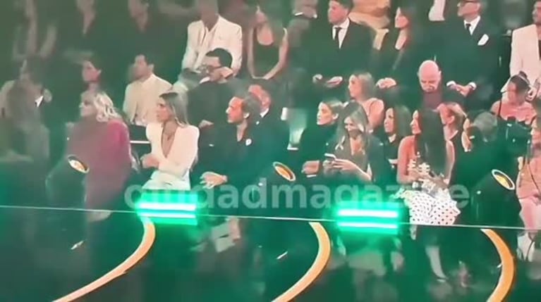 Pampita, Benjamín Vicuña y su novia, a metros en los Martín Fierro de la Moda: el video del tenso momento 