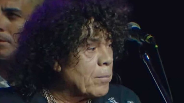 Preocupa la salud de la Mona Jiménez: detuvo su show en Córdoba porque se quedó sin aie