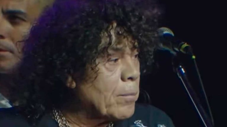 Preocupa la salud de la Mona Jiménez: detuvo su show en Córdoba porque se quedó sin aire