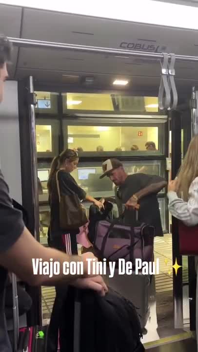 Tini Stoessel y Rodrigo De Paul fueron captados juntos en el aeropuerto