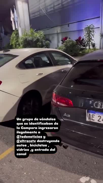 Marcelo Bonelli mostró como quedó su auto tras el ataque K a Artear. 