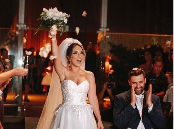 Un hombre en silla de ruedas logró "ponerse de pie" para bailar el vals con su esposa