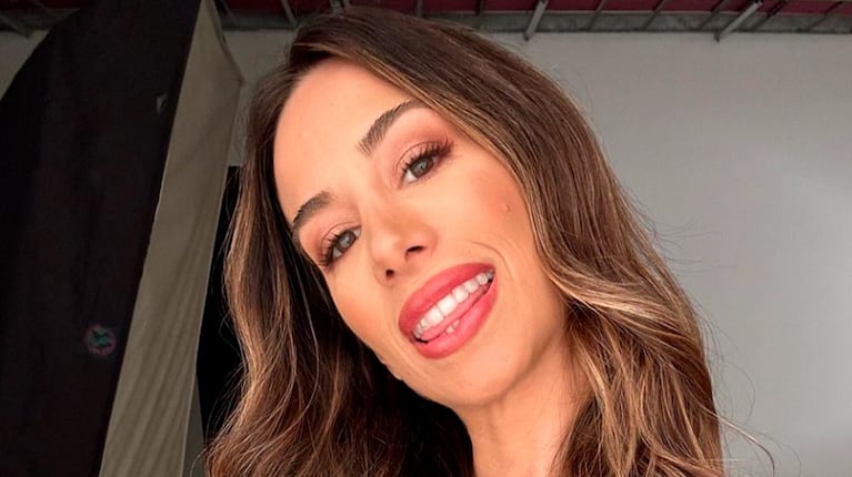 Estefanía Berardi impactó con un llamativo look totalmente plateado: “En modo astronauta”