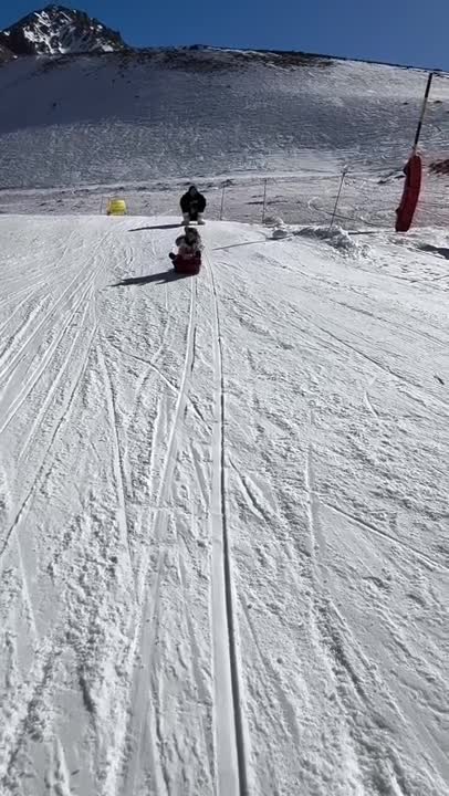 Sarah Burlando se subió al culipatín en la nieve: el video