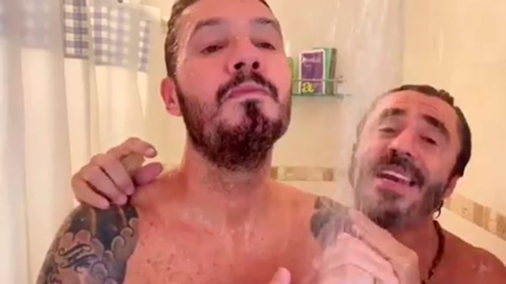 La desopilante charla de Marcelo Tinelli con Pablo Granados en la ducha