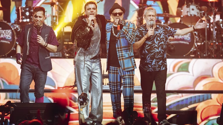 Los Auténticos Decadentes y Los Caligaris estrenaron “La Fórmula Perfecta” en Córdoba: cómo sigue la gira