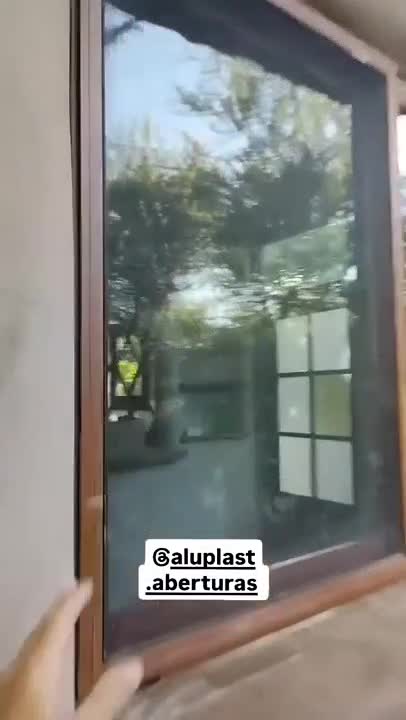 Así es la casa de barro de Momo el hijo hippie de Julian Weich 