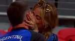 Así fue el apasionado reencuentro entre Tini Stoessel y De Paul tras el partido con Inglaterra