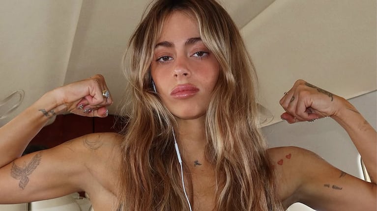 Tini Stoessel terminó su gira por México y Rodrigo de Paul reaccionó a una de sus fotos: “¡Esos tubos!”