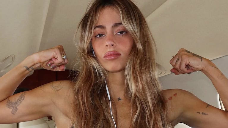 Tini Stoessel terminó su gira por México y Rodrigo de Paul reaccionó a una de sus fotos: “¡Esos tubos!”