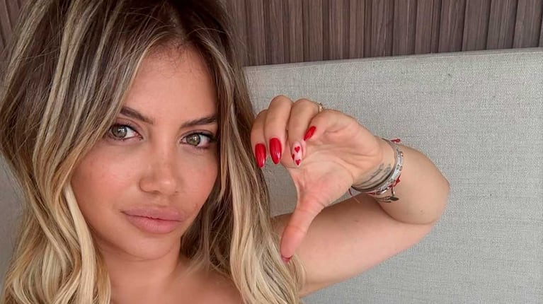 Expusieron la devaluación del material para adultos que sube Wanda Nara