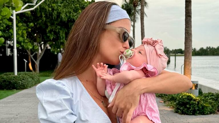 Las bikinis de Agustina Casanova a dos meses de ser mamá