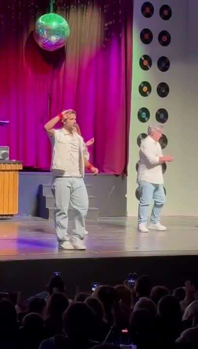 Marcela Kloosterboer debutó en ‘Un viaje en el tiempo’ junto a Pedro Alfonso y bailó con sus hijos Juana y Otto en el escenario