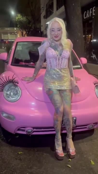 Katia “La Tana” Fenocchio celebró sus 34 con una fiesta Barbie gamer en Palermo