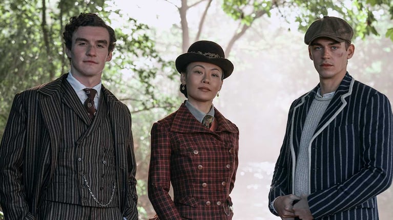 Guy Ritchie presentó el tráiler de El joven Sherlock y confirmó su estreno