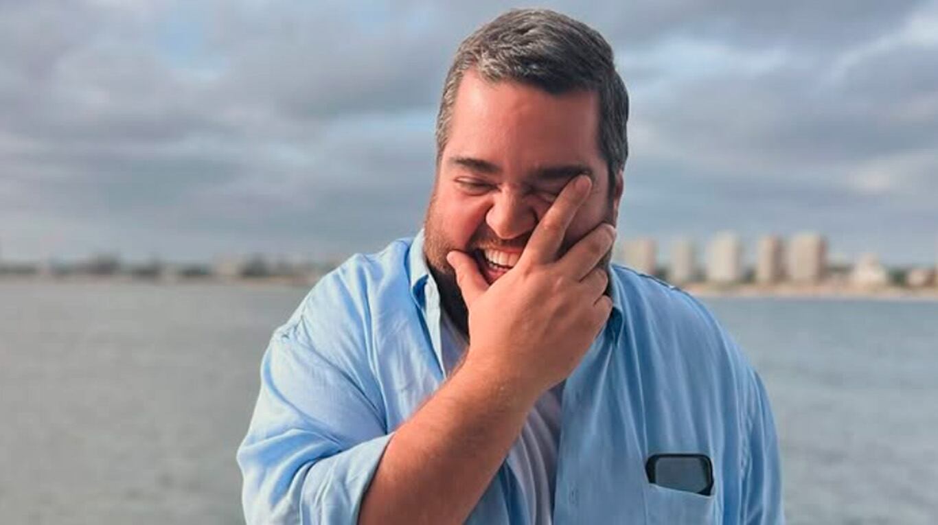 Así Darío Barassi toca la flauta dulce: el video