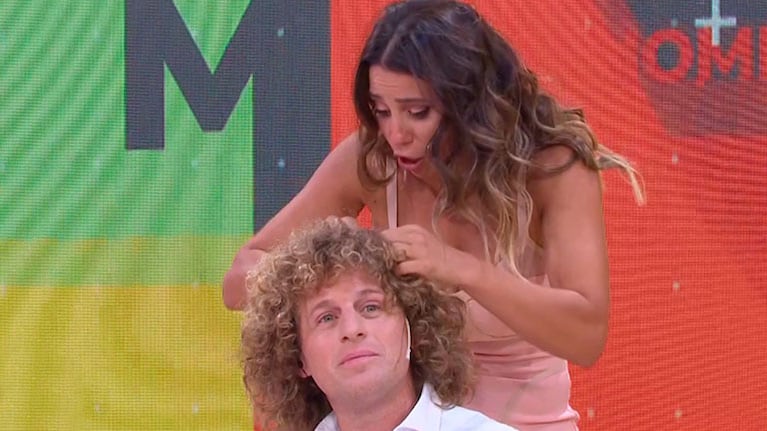 Cinthia Fernández le buscó piojos en vivo a Rulo Schijman