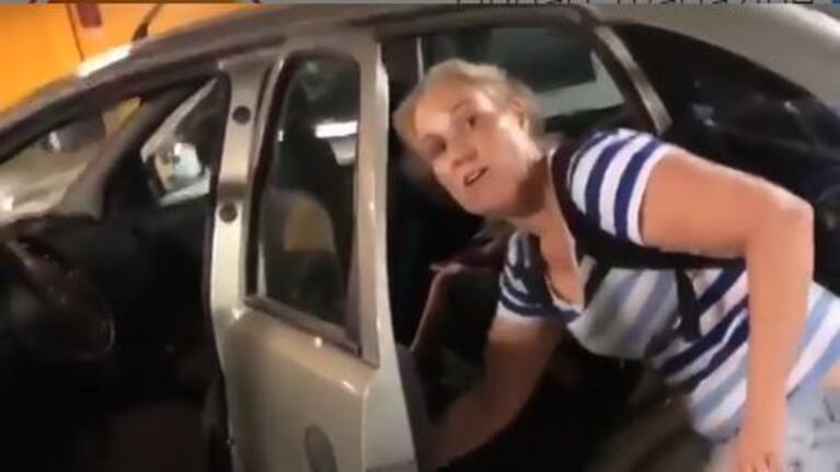 Dejó a su hija encerrada en el auto con 35° de térmica y cuando volvió al auto explicó: “Fue mi marido, ¿qué quiere que le haga?”