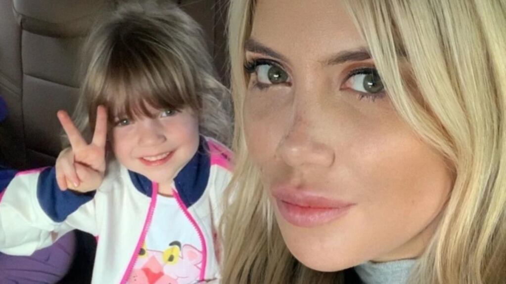 Isabella, la hija de Wanda Nara, la mandó al frente en un vivo contando lo que hace a la noche