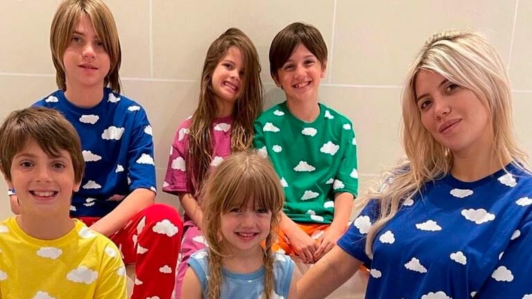 Captaron a Wanda Nara limpiando la casa de una amiga tras una travesura de sus hijos: "Contratada"