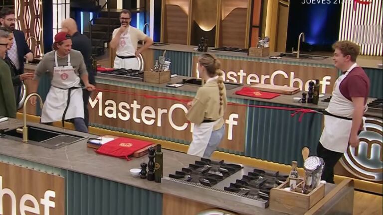 MasterChef: los participantes tuvieron la difícil tarea de cocinar en equipos y atados