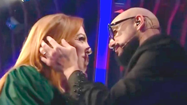 Lizy Tagliani le ganó un beso a Abel Pintos en el inicio de Got Talent Argentina