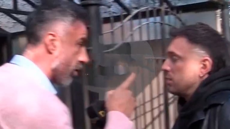 La furia de Leopoldo Luque con el notero de Pamela David: desde gritos hasta arrancarle el micrófono de la mano: video