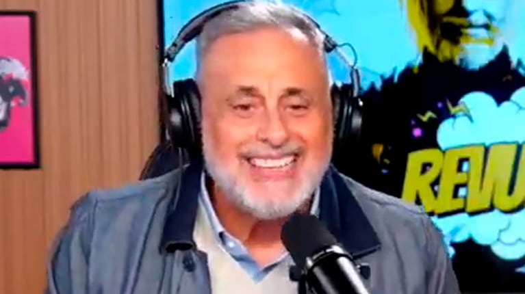 El inesperado beso de Jorge Rial con una ex enemiga en cámara: video
