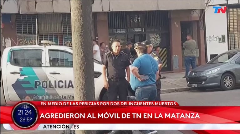 Agredieron al móvil de TN en un reclamo de vecinos por la inseguridad en La Matanza: “Está sangrando”