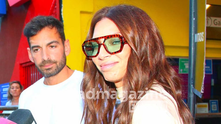 A horas de declarar contra su ex, Romina Gaetani reapareció en público y cantó “Malo eres”