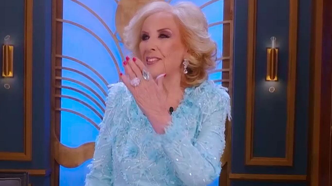 Mirtha Legrand brilló con su look para la mesaza del sábado 6 de septiembre