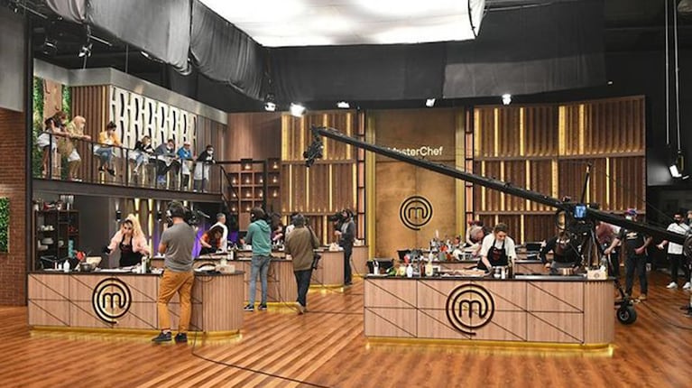 Una participante de MasterChef terminó en la guardia tras cortarse un dedo: “Estaba ensayando”  