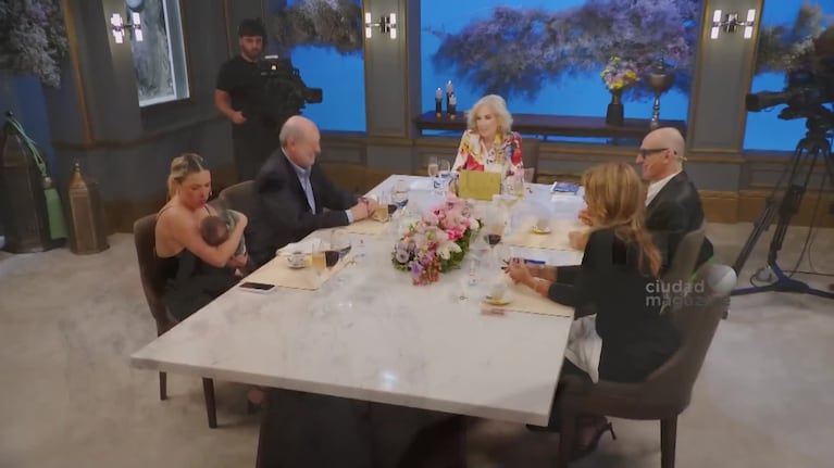 Sofía Pachano presentó a su hijo Vito en la mesa de Mirtha Legrand: el tierno momento al aire