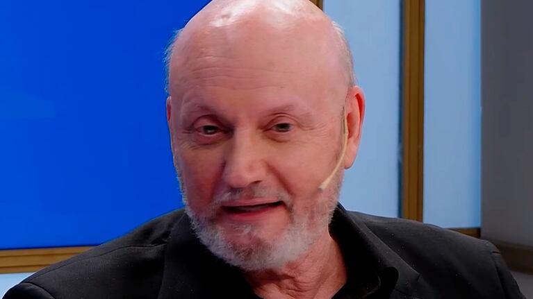 Juan José Campanella fue a la mesa de Mirtha Legrand accidentado: “Me duele”