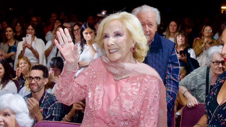 Mirtha Legrand fue al teatro y ovacionó la comedia protagonizada por Verónica Llinás