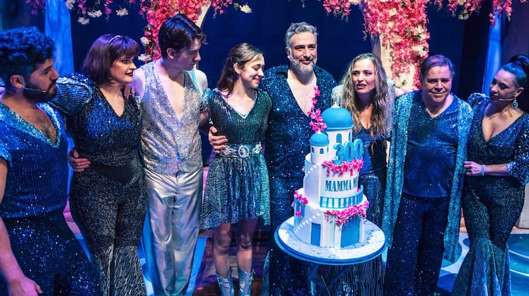 Mamma Mia! celebró las primeras 300 funciones y los artistas celebraron con el público: las fotos