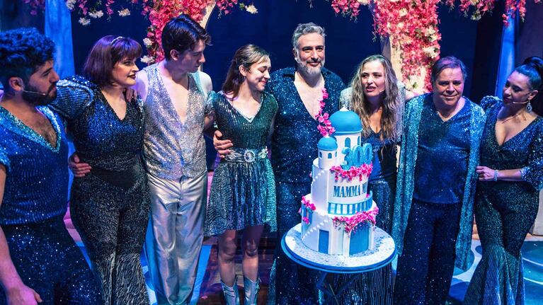 Mamma Mia! celebró las primeras 300 funciones y los artistas celebraron con el público: las fotos