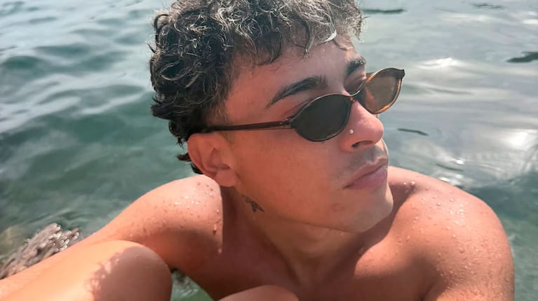 Trueno blanqueó su noviazgo con una modelo desde sus paradisíacas vacaciones en España