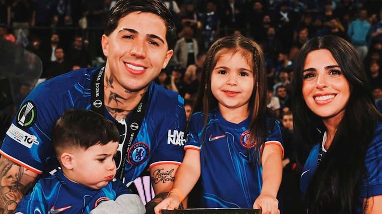 Valentina y sus hijos en la final del Mundial de Clubes alentando a Enzo Fernández