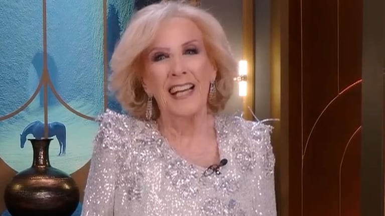 Mirtha Legrand sorprendió con un pícaro saludo por San Valentín y desató risas en el programa