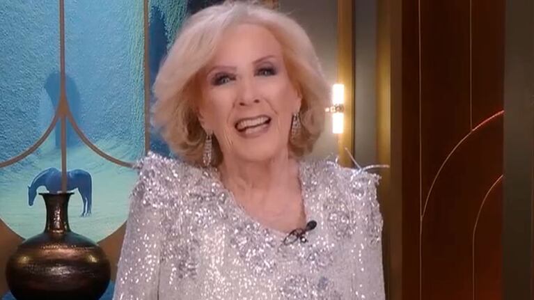 Mirtha Legrand sorprendió con un pícaro saludo por San Valentín y desató risas en el programa