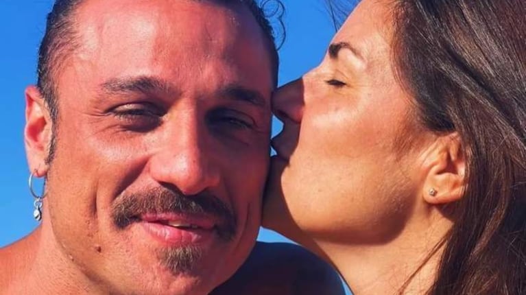 Daniel Osvaldo y Daniela Ballester, a los besos tras la escandalosa version de infidelidad