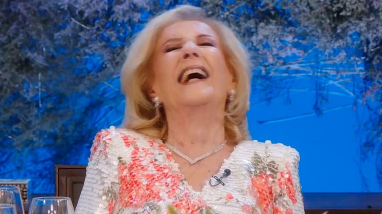 El desopilante ataque de risa de Mirtha Legrand en pleno programa que dejó a sus invitados desconcertados