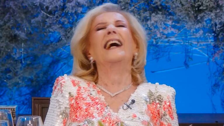 El desopilante ataque de risa de Mirtha Legrand en pleno programa que dejó a sus invitados desconcertados
