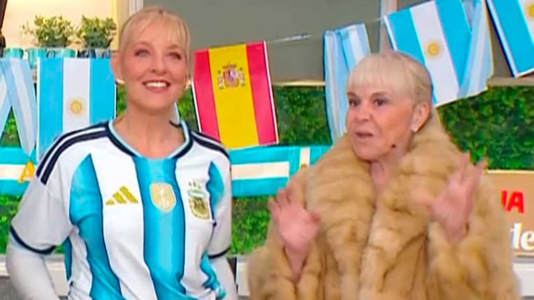 Claudia Villafañe sorprendió a Jimena Monteverde con el mítico tapado que le regaló Diego Maradona