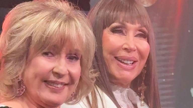 Toda la verdad sobre la reacción de Georgina Barbarossa tras el abrazo con Moria Casán en los Martín Fierro