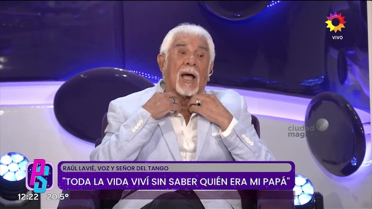 Raúl Lavié anticipó su nuevo show Navidad en las películas y sorprendió con un clásico en vivo