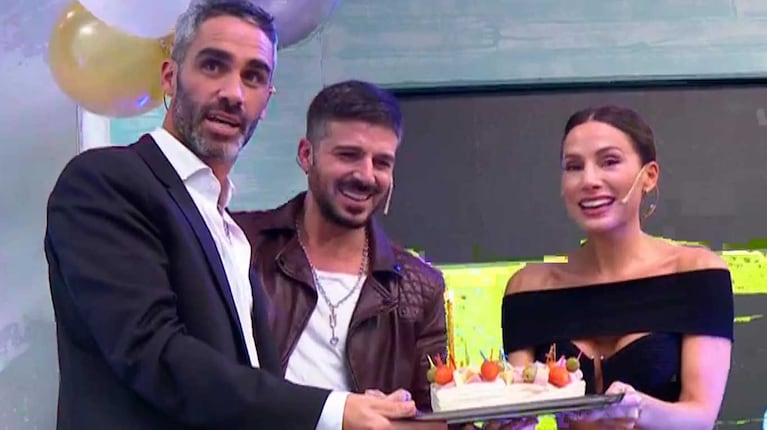 Tefi Russo sorprendió al aire al Pollo Álvarez en su cumpleaños con un manjar único