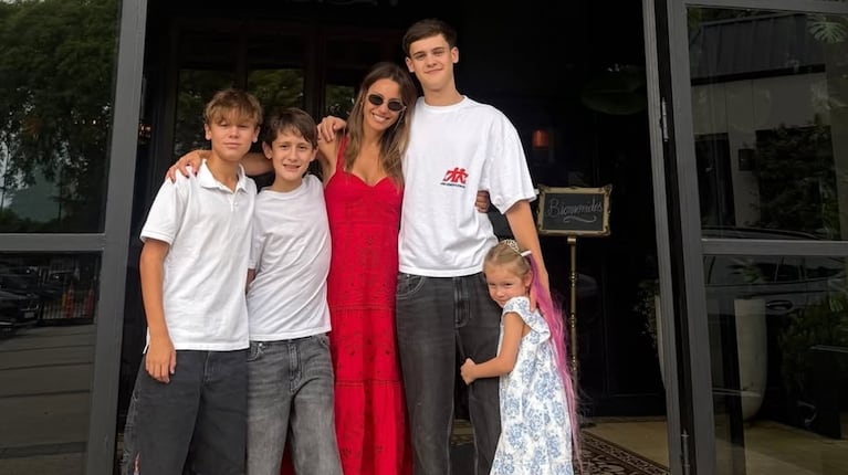 Pampita viajó con sus hijos y su hija Ana García Moritán la sorprendió con una pregunta sobre el Mundial